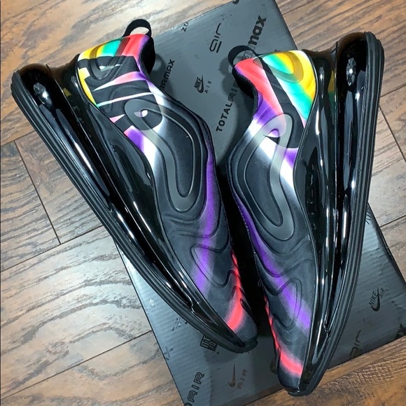 NIKE AIR MAX 720 Black/Metallic Silver - Picture 5 of 16